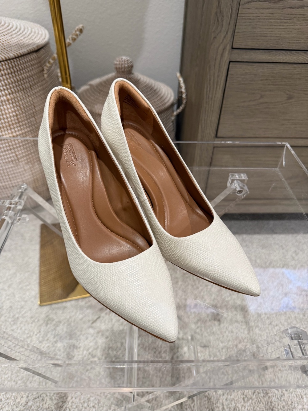 Nordstrom Rack Paigge Pointed-Toe Women’s Pumps in Ivory size 9.5
